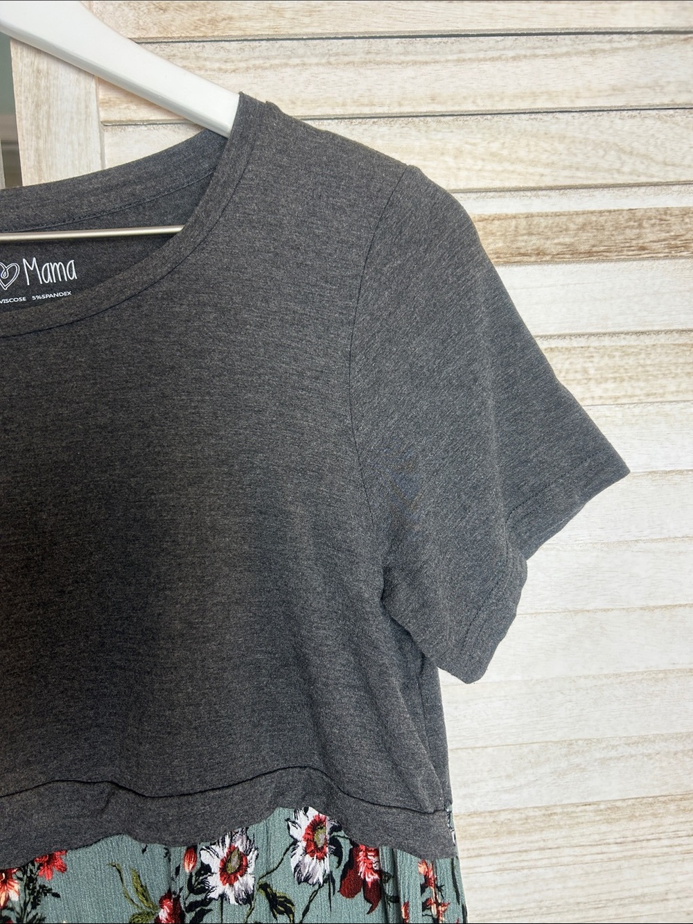 Latched Mama Short Sleeved Nursing Top. Size Medium - Picture 6 of 8